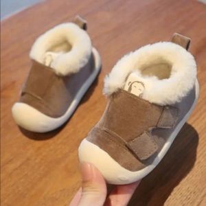 Little cozy new shoes size 3